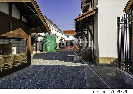 西条酒蔵通り　賀茂鶴見学室直売所　広島県東広島市 76698290
