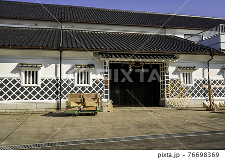 西条酒蔵通り　賀茂鶴酒造　本社醸造蔵　広島県東広島市 76698369