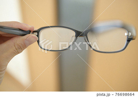 曇ったメガネ 76698664