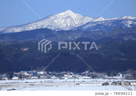 大館能代空港周辺ふれあい緑地から望む藤里駒ケ岳 76699221