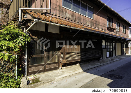 西条酒蔵通り　西条格子の家　広島県東広島市 76699813