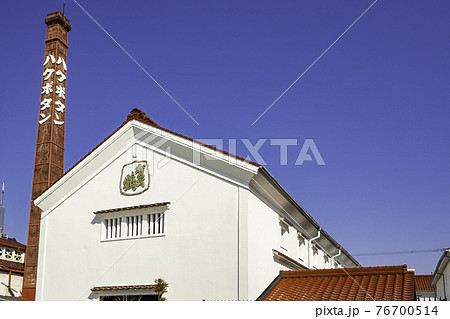 西条酒蔵通り 白牡丹酒造と賀茂鶴酒造 広島県東広島市の写真素材