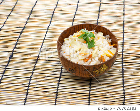 タケノコご飯で季節料理イメージ2 76702383