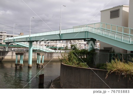 寝屋川に架かる「寝屋川歩道橋」 寝屋川に架かる「寝屋川歩道橋」 76703883