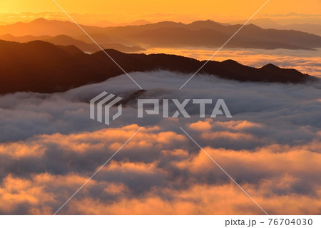 来日岳からの豊岡盆地の雲海 76704030