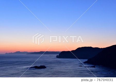 日和山海岸の朝日 日和山海岸の朝日 76704031