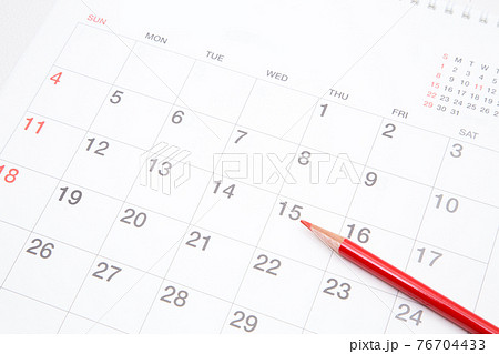 カレンダーと赤鉛筆(年月表記無し) カレンダーと赤鉛筆(年月表記無し) 76704433