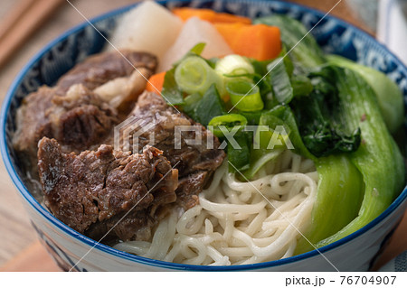 ヌードル 拉麺 麺 76704907