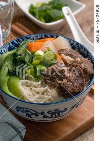 ヌードル 拉麺 麺 76704908