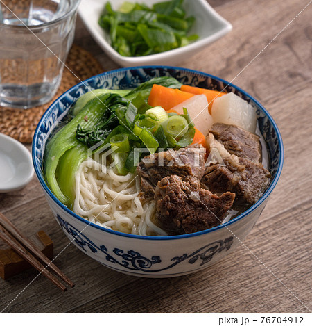 ヌードル 拉麺 麺 76704912
