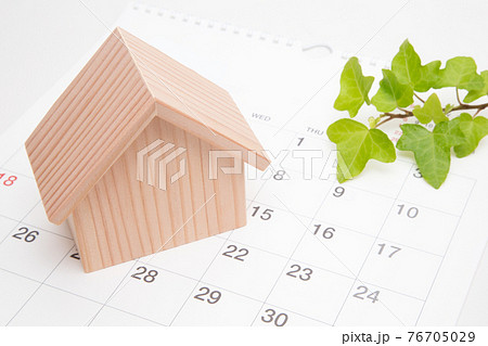 住宅とカレンダー 住宅とカレンダー 76705029