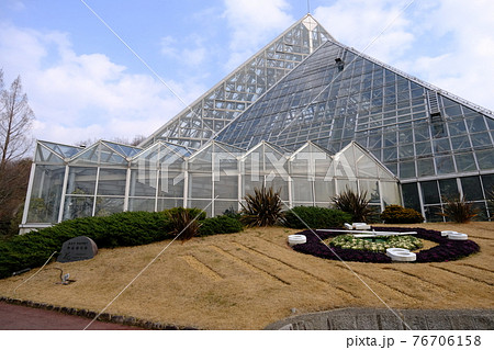 大阪府立花の文化園 植物園 大温室の外観の写真素材