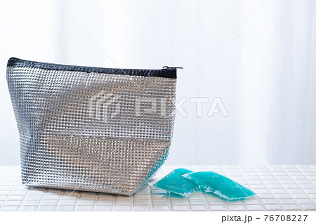 お弁当などを入れる保冷・保温バッグ。クーラーバッグ・ランチバッグ・保冷剤。 お弁当などを入れる保冷・保温バッグ。クーラーバッグ・ランチバッグ・保冷剤。 76708227