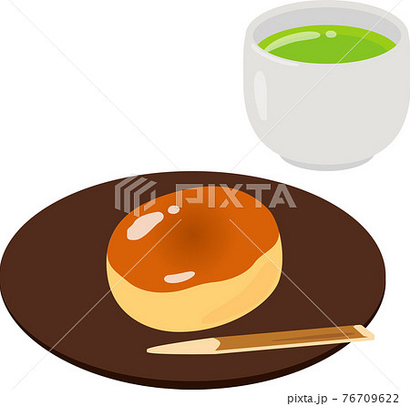 皿に盛った栗饅頭と緑茶 皿に盛った栗饅頭と緑茶 76709622