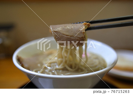 煮干しラーメンのチャーシュー 76715263