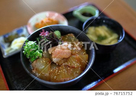 鯵ヶ沢町グルメの平目漬丼 76715752