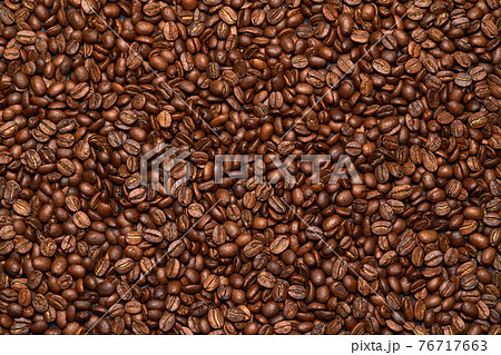 Background or texture made of roasted brown coffee beans 76717663