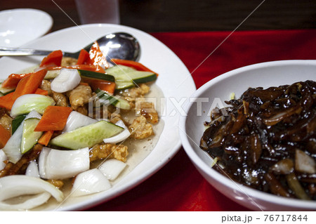 ご飯 ライス 皿 76717844