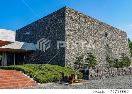 五色台頂上付近に建つ瀬戸内海歴史民俗資料館 五色台頂上付近に建つ瀬戸内海歴史民俗資料館 76718360