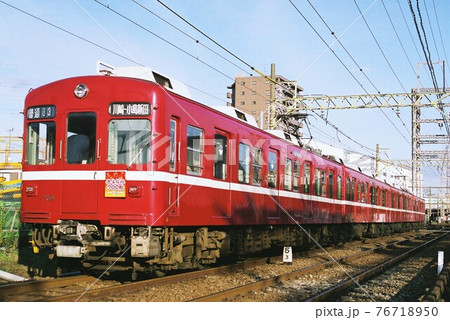 小島新田へ向かう京急大師線700形 76718950