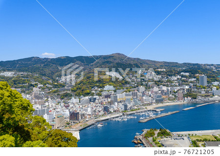 (静岡県)熱海温泉街の風景 (静岡県)熱海温泉街の風景 76721205