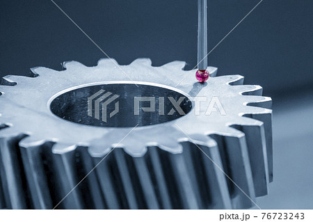 The  CMM machine checking the dimension  . 76723243