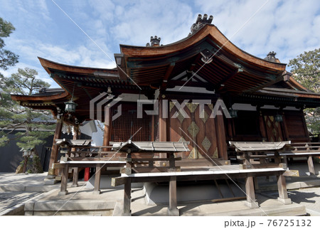 大将軍八神社　拝殿と本殿　京都市 76725132