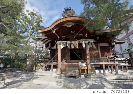 大将軍八神社　拝殿と本殿　京都市 76725133
