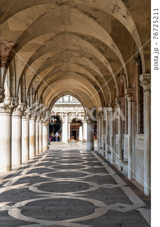Venice with Doge palace on Piazza San Marco in Italy Venice with Doge palace on Piazza San Marco in Italy 76725211