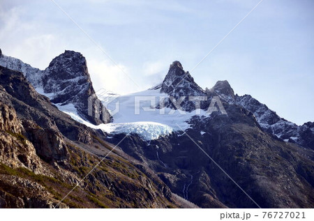 パタゴニアの雪山 76727021