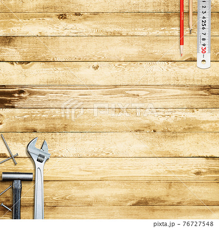 DIYをイメージした工具と木目の背景素材 - 複数のバリエーションがあります DIYをイメージした工具と木目の背景素材 - 複数のバリエーションがあります 76727548