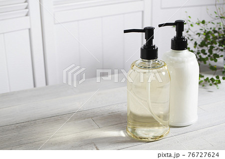 シャンプー ボトル　ヘアケアイメージ素材 76727624