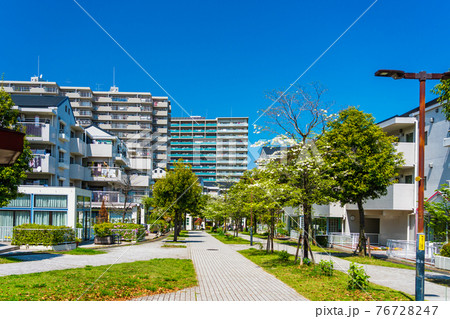 爽やかな新緑の遊歩道　環境に恵まれた素敵な住宅街 76728247