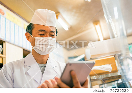 個人飲食店のタブレット活用 76729520