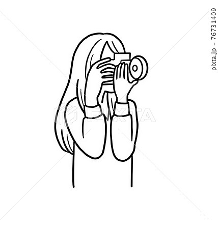 カメラを構える女性の線画イラストのイラスト素材