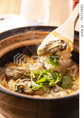 牡蠣の炊き込みご飯 76733662