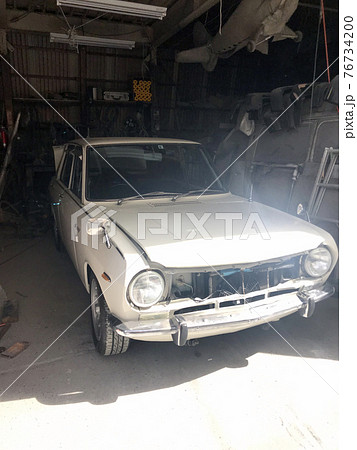 自動車修理レトロ車サニー 自動車修理レトロ車サニー 76734200