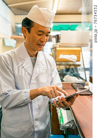 個人飲食店のタブレット活用 76734552
