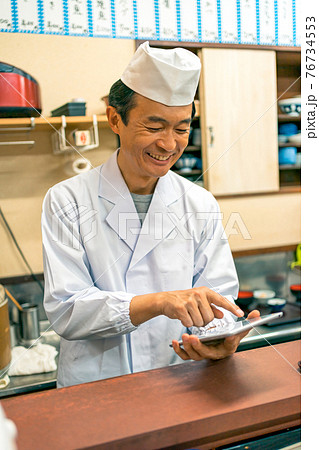 個人飲食店のタブレット活用 76734553