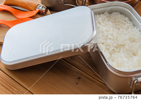 アウトドア道具 メスティン 飯ごうイメージ素材 76735764