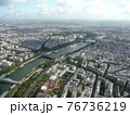 エッフェル塔から見えるパリの街並み 76736219