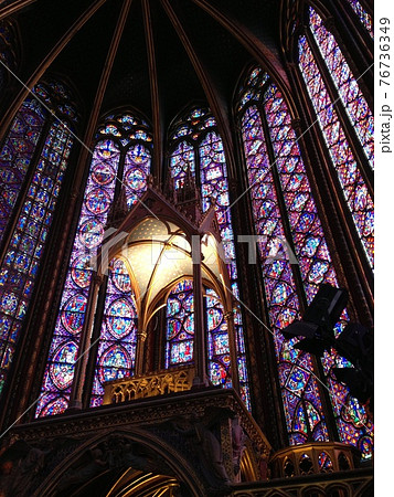サントシャペルのステンドグラス 76736349