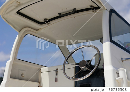 船の操舵室 船の操舵室 76736508