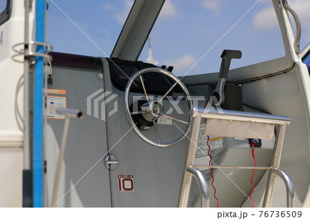 船の操舵室 76736509