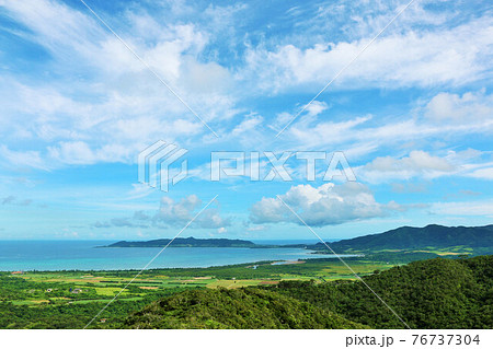 沖縄　青空の石垣島 76737304