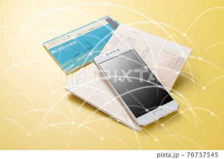 通帳とスマートフォン 銀行のイメージ 通帳とスマートフォン 銀行のイメージ 76737545