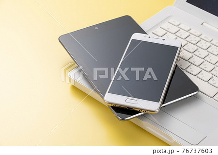 PC タブレット スマートフォン PC タブレット スマートフォン 76737603