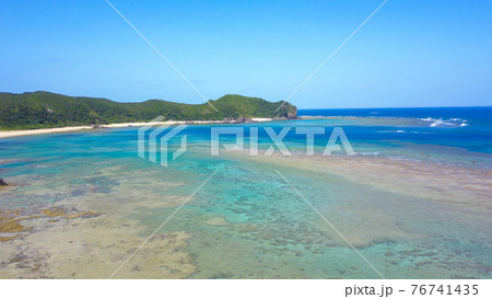 渡嘉敷島のビーチの景色 76741435