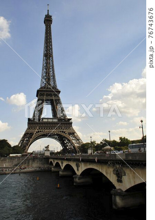 フランス、パリ、エッフェル塔、セーヌ川、イエナ橋 76743676