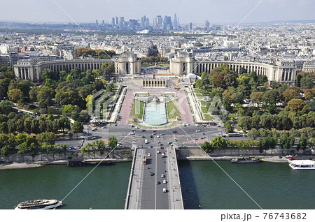 フランス、パリ、エッフェル塔からの眺め、イエナ橋、セーヌ川、トロカデロ庭園、シャイヨー宮 76743682